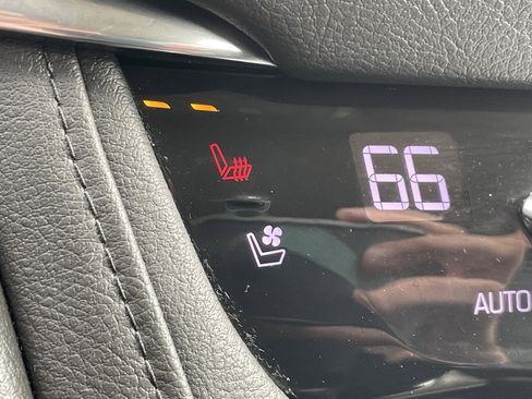 Used 2017 Cadillac XT5 Premium Luxury image 24