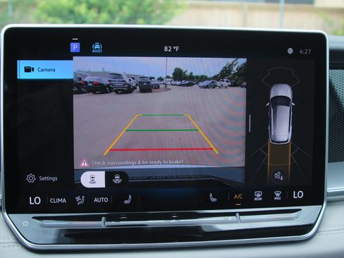 Certified 2025 Volkswagen Tiguan SE FWD image 13