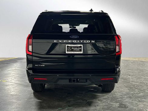 Used 2025 Ford Expedition Active AWD/4WD image 4