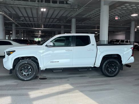 Used 2025 Toyota Tacoma SR5 AWD/4WD image 7