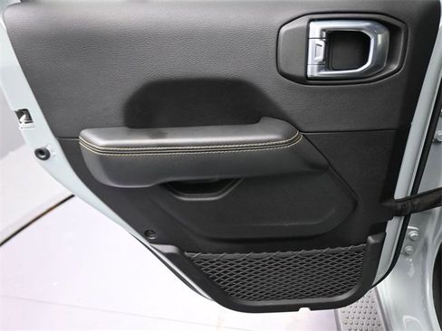 Used 2024 Jeep Wrangler Sahara image 38