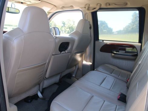Used 2005 Ford F250 Lariat AWD/4WD image 10