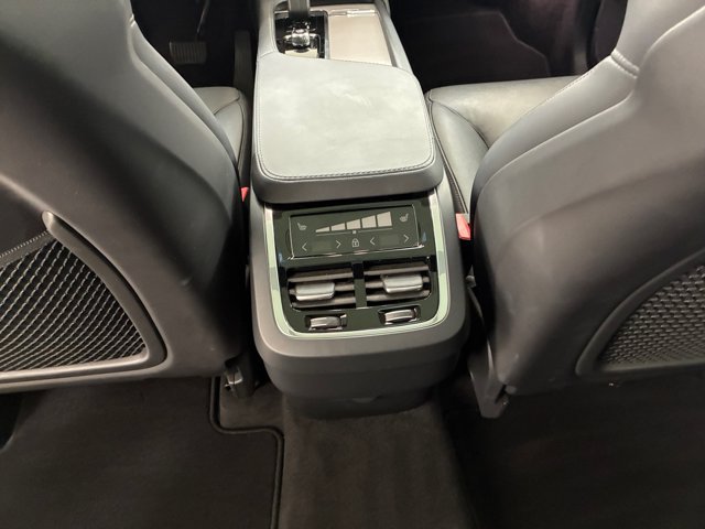Used 2024 Volvo XC90 B5 Core AWD/4WD image 19