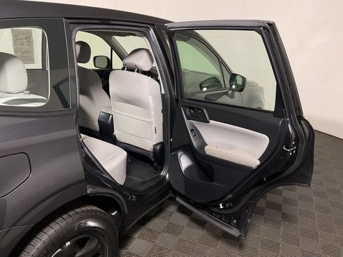 Used 2018 Subaru Forester 2.5i AWD/4WD image 32