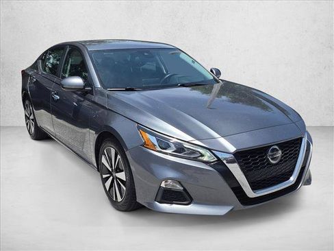 Used 2022 Nissan Altima 2.5 SV FWD image 3