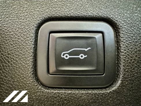 Used 2018 Chevrolet Equinox LT FWD image 29