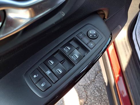 Used 2020 Jeep Cherokee Latitude Plus image 21