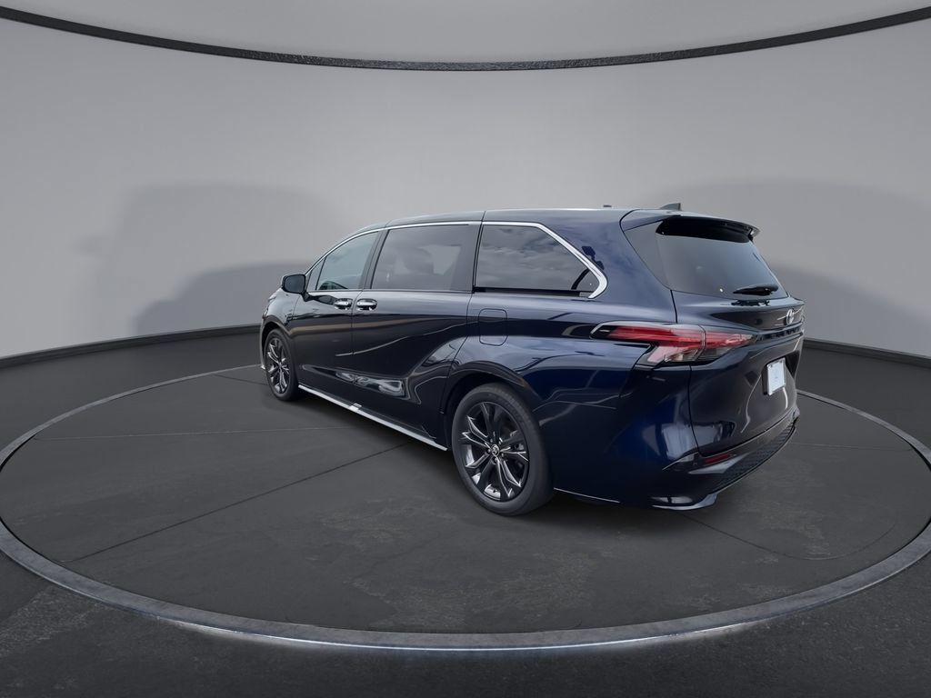 Used 2024 Toyota Sienna XSE FWD image 7