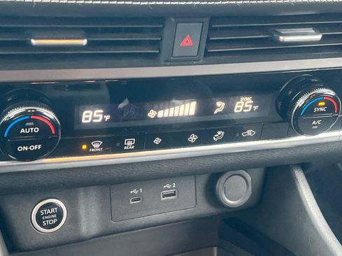 Used 2023 Nissan Rogue SV image 18