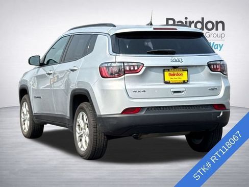 Used 2024 Jeep Compass Latitude AWD/4WD image 3