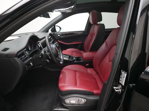 Certified 2024 Porsche Macan S image 5