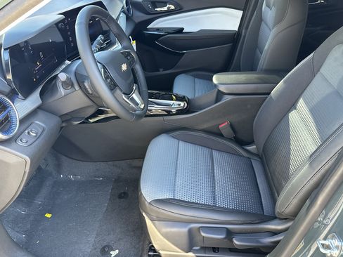 New 2025 Chevrolet Trax LT w/ Driver Confidence Package image 9