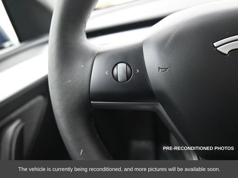 Used 2025 Tesla Model Y Long Range image 22