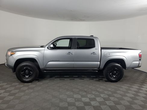 Used 2020 Toyota Tacoma SR5 RWD image 7