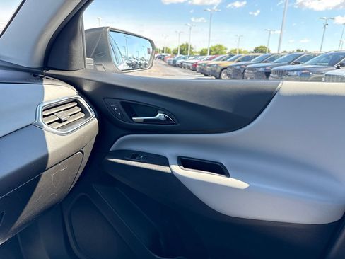 Used 2020 Chevrolet Equinox LS AWD/4WD image 30