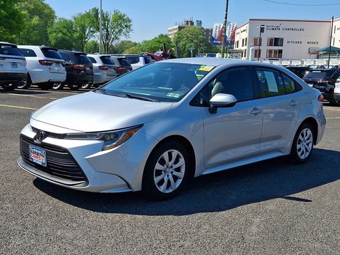 Used 2024 Toyota Corolla LE FWD image 3