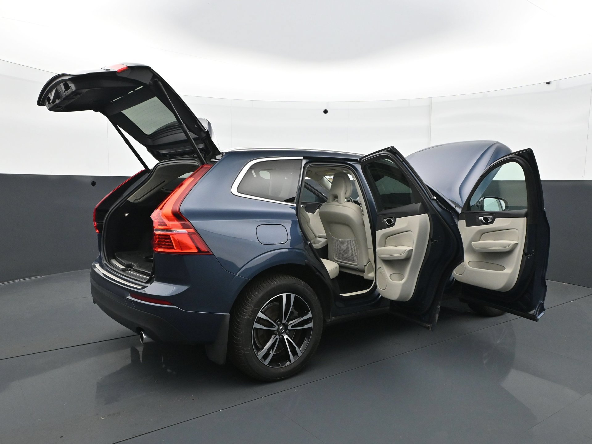 Used 2018 Volvo XC60 T8 Momentum AWD/4WD image 37