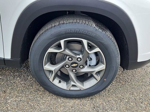 New 2026 Chevrolet Trax LT w/ Driver Confidence Package FWD image 3