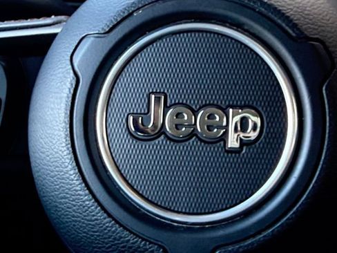 Used 2024 Jeep Gladiator Mojave w/ Convenience Group AWD/4WD image 5