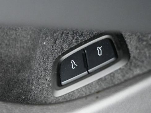 Used 2023 Chevrolet Corvette Stingray Preferred Cpe w/ Body-Color Dual Roof Package image 35