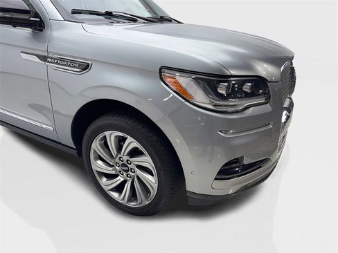 Used 2023 Lincoln Navigator Reserve image 19