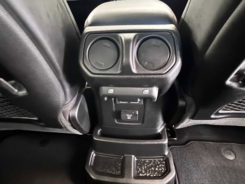 Used 2024 Jeep Wrangler Unlimited Rubicon AWD/4WD image 12