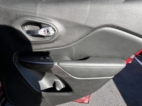 Used 2021 Jeep Cherokee Latitude image 37