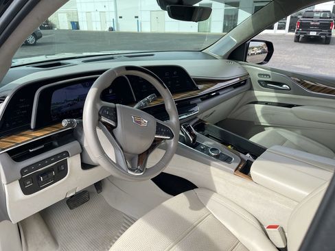 Used 2023 Cadillac Escalade ESV Sport Platinum w/ LPO, ONYX Package AWD/4WD image 10