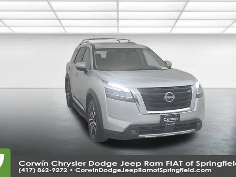 Used 2023 Nissan Pathfinder Platinum w/ Cargo Package image 4