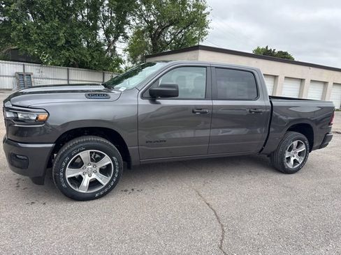 New 2026 RAM 1500 Express AWD/4WD image 3