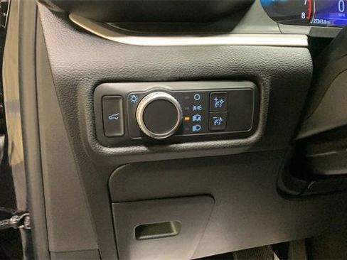 Used 2022 Ford Explorer XLT image 32