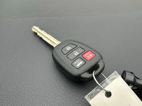 Used 2016 Toyota Camry SE image 17