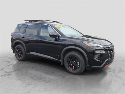 Certified 2025 Nissan Rogue SV image 11