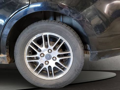 Used 2010 Ford Focus SE FWD image 32