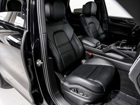 Used 2022 Porsche Cayenne S image 24