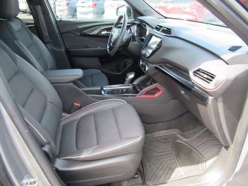 Used 2023 Chevrolet TrailBlazer RS w/ Sun and Liftgate Package image 10