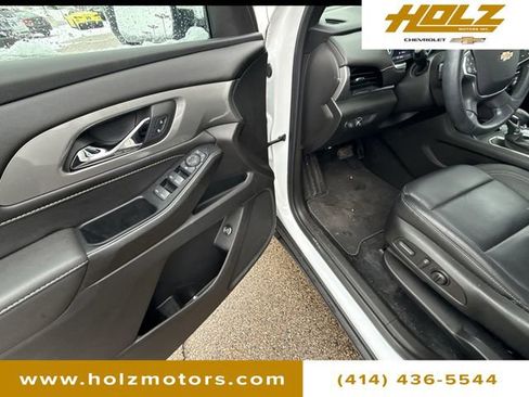 Used 2023 Chevrolet Traverse LT image 25