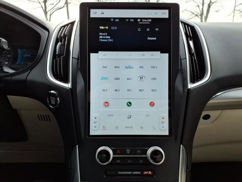 Used 2023 Ford Edge Titanium image 13