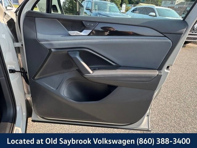 Certified 2025 Volkswagen Tiguan SEL R-Line AWD/4WD image 31