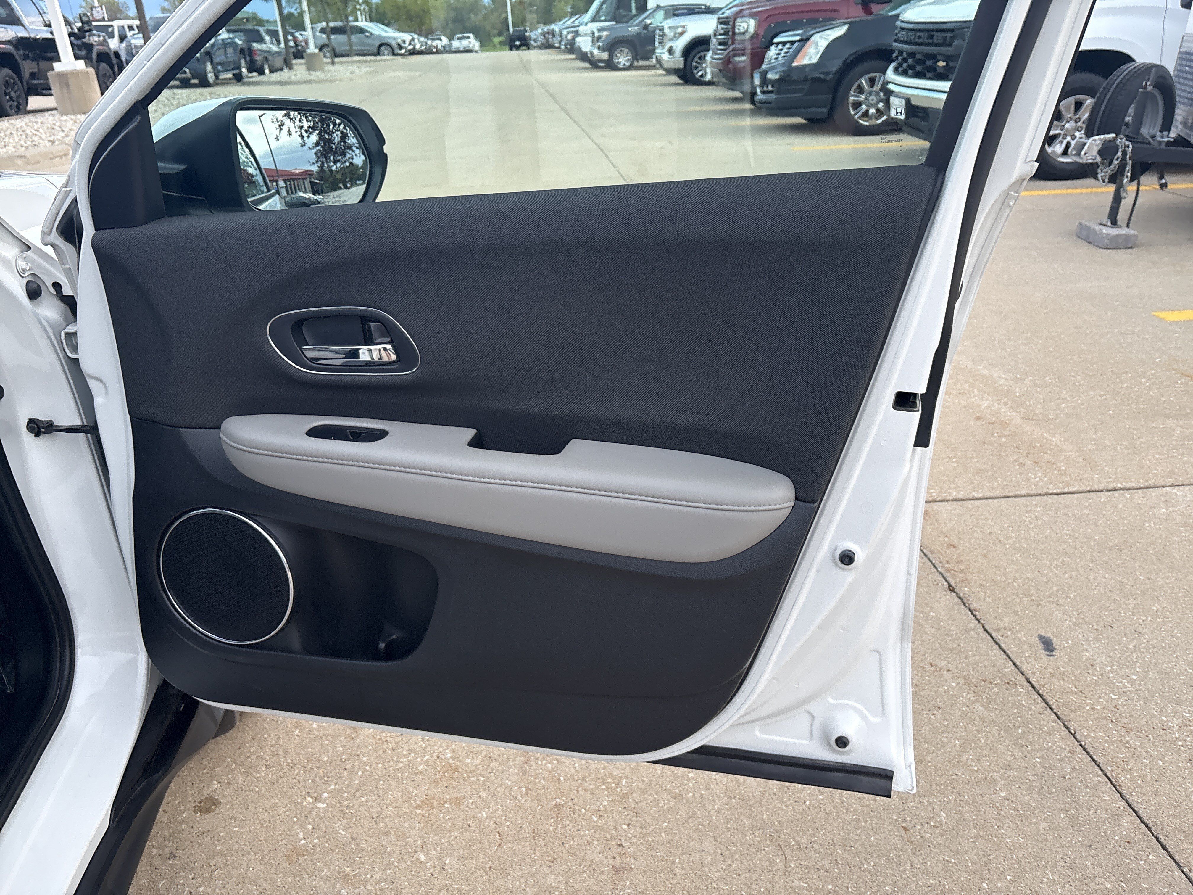 Used 2022 Honda HR-V EX image 16
