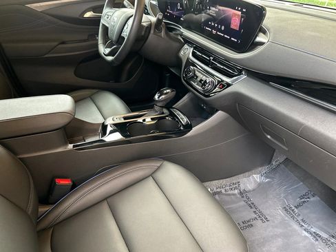 Certified 2025 Buick Envista Sport Touring FWD image 16