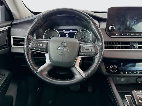 Used 2024 Mitsubishi Outlander SE image 18