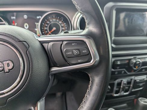 Used 2021 Jeep Wrangler Unlimited Sahara AWD/4WD image 16