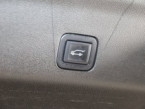 Used 2022 Cadillac Escalade ESV Premium Luxury image 63