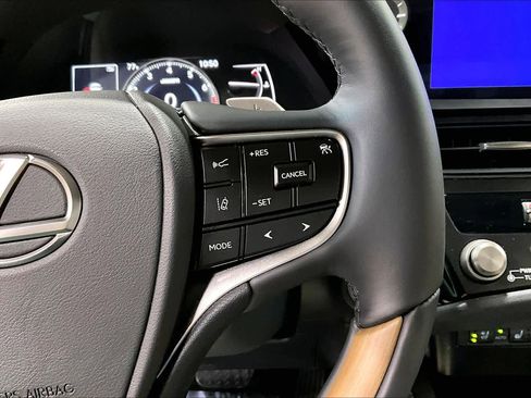Used 2025 Lexus ES 350 Ultra Luxury image 24