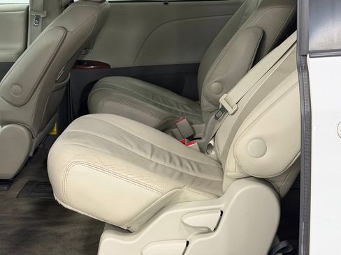Used 2014 Toyota Sienna XLE FWD image 23