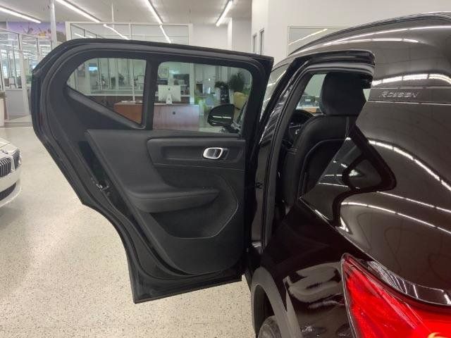 Used 2020 Volvo XC40 T5 R-Design AWD/4WD image 28