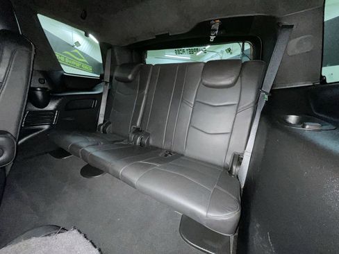 Used 2020 Cadillac Escalade Platinum image 29