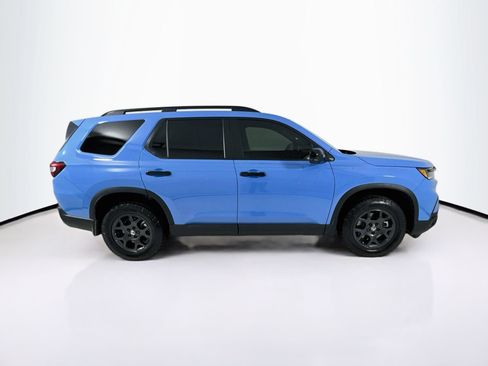 Used 2025 Honda Pilot TrailSport image 9