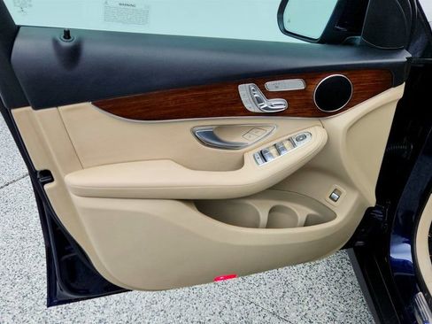 Used 2022 Mercedes-Benz GLC 300 4MATIC w/ Premium Package Lite image 10